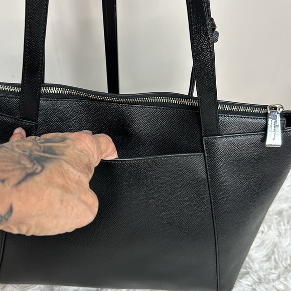 Maddie Medium Crossgrain Leather Tote Bag - Picture 4 of 16
